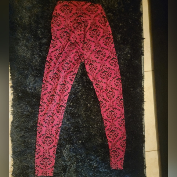 NOT KILLSTAR Red And Black Pattern Pants No size is listed, it fits a small/xs - Picture 2 of 3